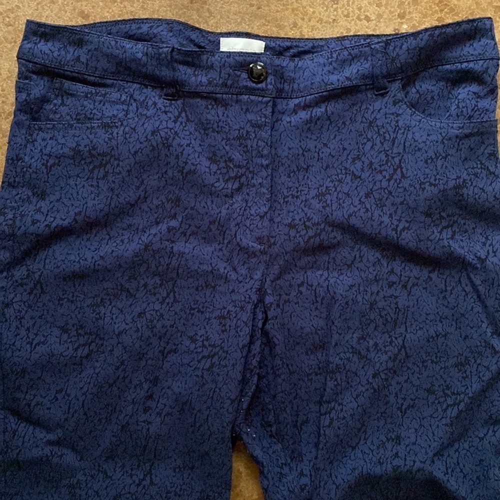 CHICO’S Blue Black jacquard print stretch relaxed fit‎ straight leg jean pants
